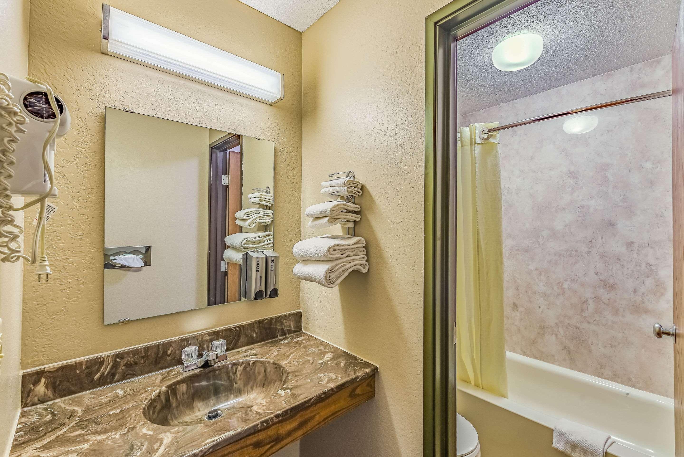 Rodeway Inn Saint Joseph Экстерьер фото